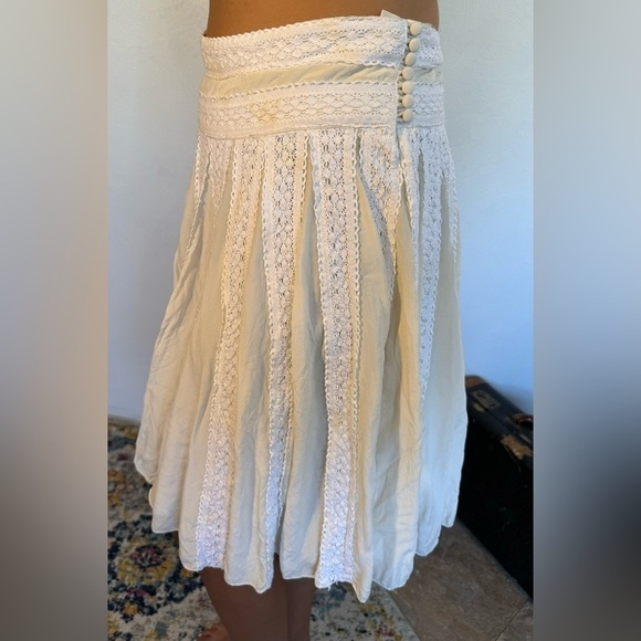 100% silk skirt Designer, off-white wide waist button, detailed with lace shell - Picture 1 of 13